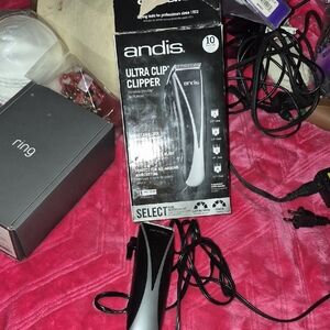 Andis Ultra Clip Clipper in Black and Silver